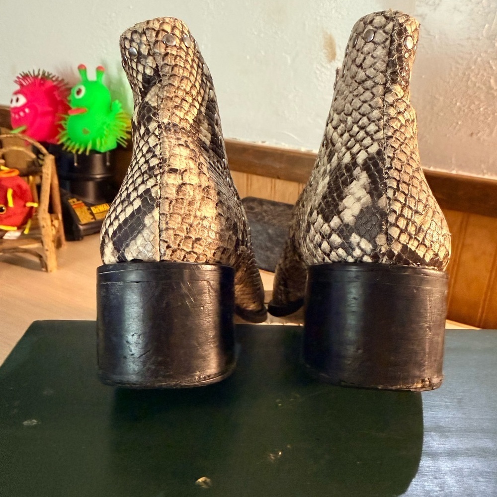 Steve Madden “Cade” Snake Print Almond Toe Chelsea Booties - Picture 6 of 6